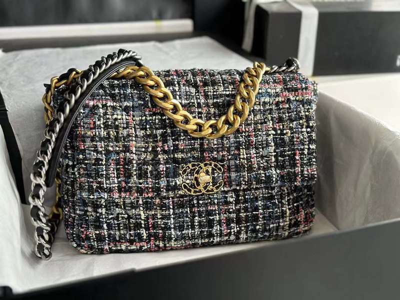Zivas Charm Classic Sensibility Everyday Handbag (Designer-Inspired Craftsmanship) – Detail View