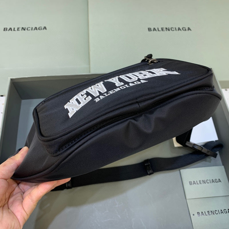 Zivas Charm Refined Everyday Style Statement Handbag (Contemporary Shape Language) – Interior View
