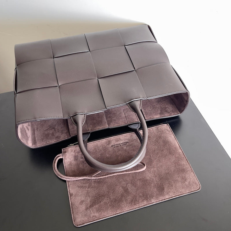 Sophisticated Premium PU Leather Handbag - Chic Everyday Appeal | Women's Statement Accessory #1573 - hardware and detail close-up (image 5) of designer-inspired handbag