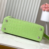  Tailored everyday bag front view 7