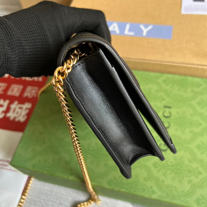 Fluid handbag styled for everyday wear