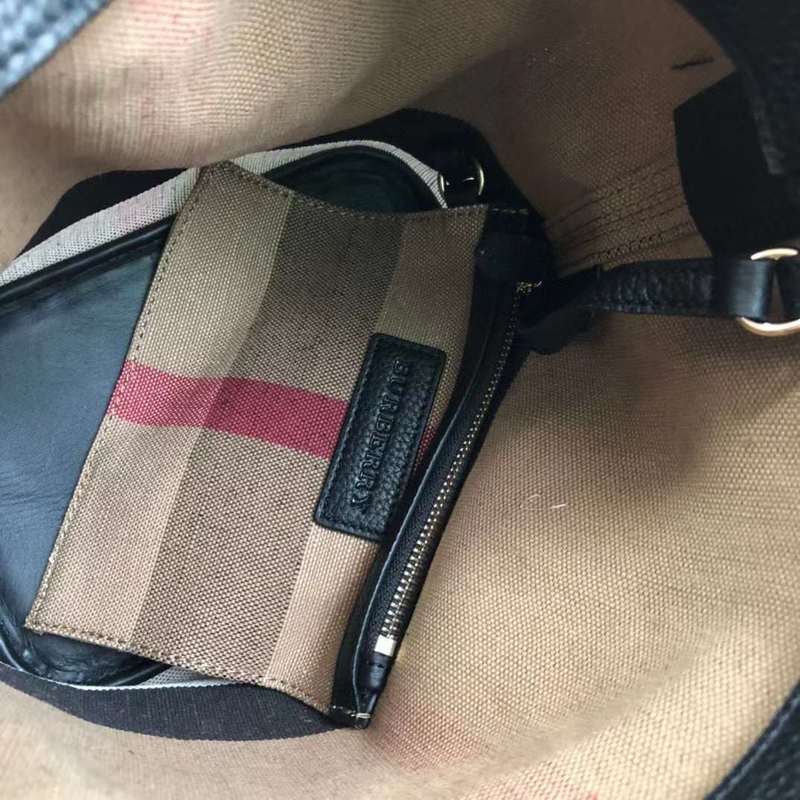 Ziva's Charm handbag – carry view (one versatile size)