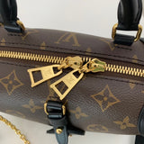 Handle and strap detail of signature everyday-luxe women's handbag – women's luxury accessory