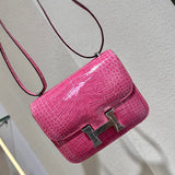  structured bag interior and compartment view 15