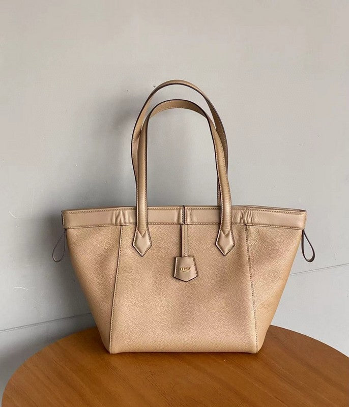 Ziva's Charm handbag – interior view (15cm*18.5cm*18cm)
