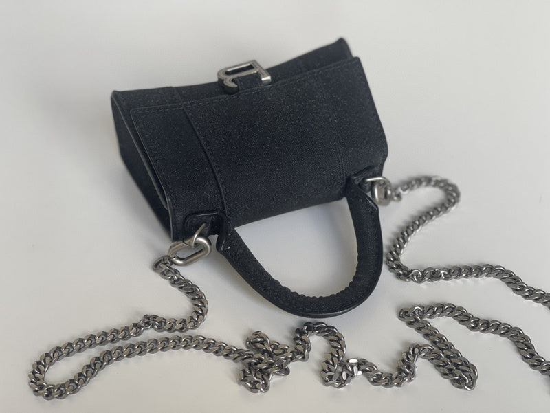 Zivas Charm Elevated Essentials Statement Handbag (Considered Detail & Form) – Interior View