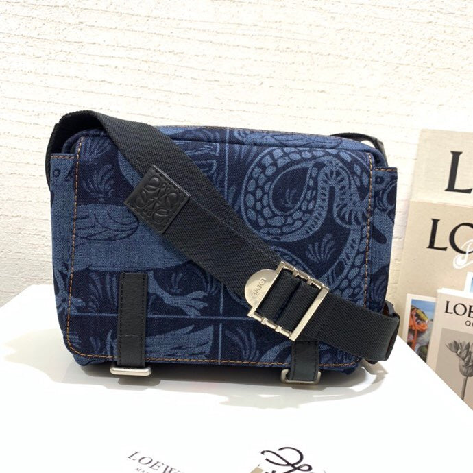 Ziva's Charm handbag – detail view (25cm*18cm*9cm)