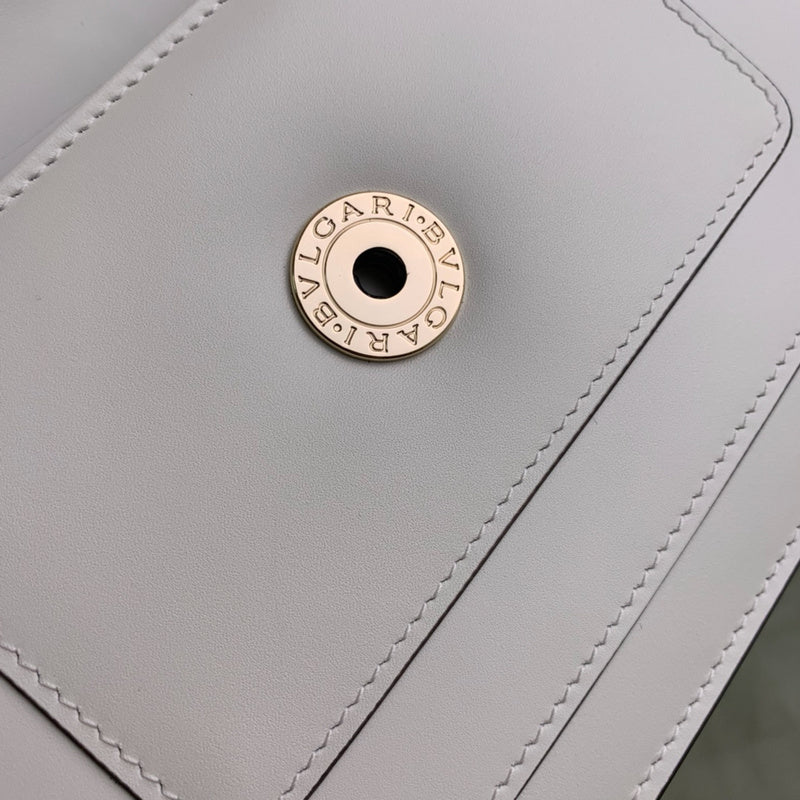 Classic Premium PU Leather Handbag - Everyday Elegance | Women's Everyday Carry Handbag #1672 - hardware and detail close-up (image 5) of designer-inspired handbag