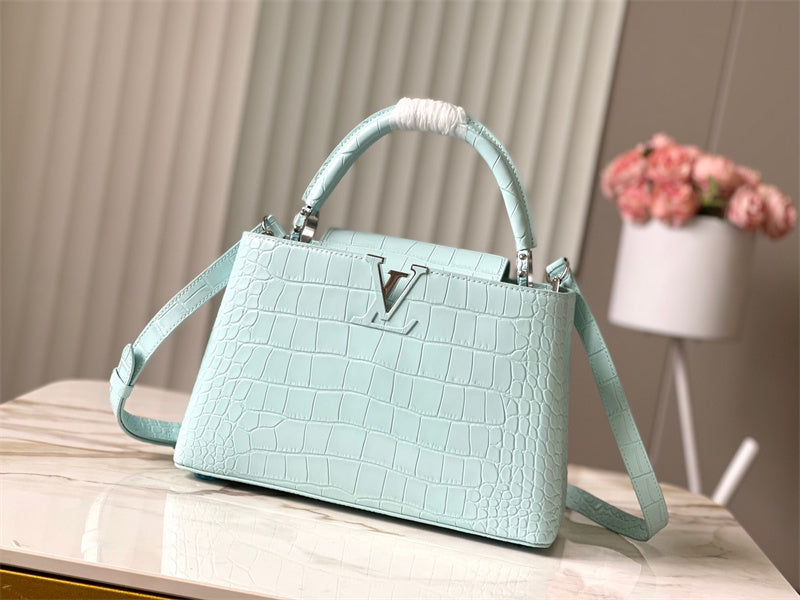  Tailored everyday bag front view 25