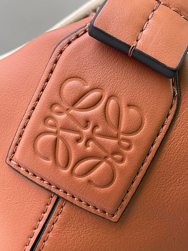 Ziva's Charm handbag – interior view (33cm*30cm*16cm)