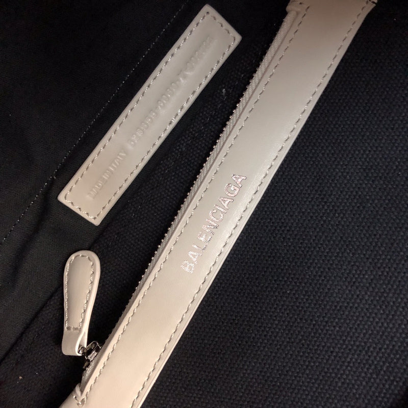Side profile of chic premium women's handbag – women's everyday handbag