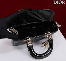 Chic Women's Designer Tote - Luxury Premium Handbag Style - NM7484