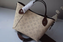 Chic Women's Crossbody Handbag - Luxury Premium Designer Style - NM4253