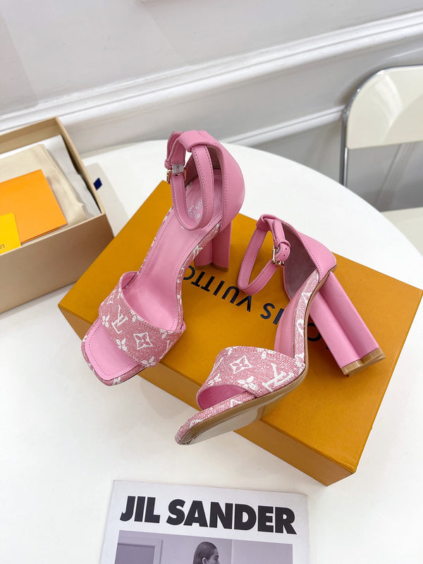Louis Vuitton shoes Style 386 - back heel detail (alternate angle)