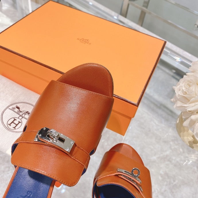 Hermes shoes Style 368 - back heel detail (alternate angle)