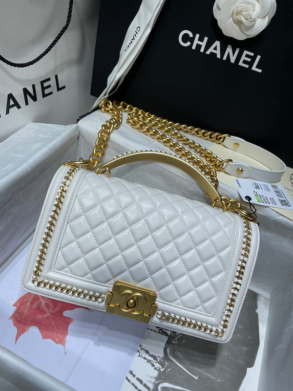  women's handbag, mid design, view 1