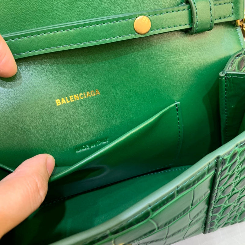 Effortless Faux Leather Handbag - Chic Everyday Appeal | Women's Fashion Handbag #463 - alternate angle view (image 8) of designer-inspired handbag