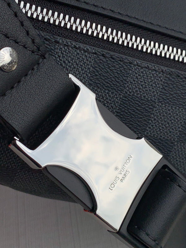 Handle and strap detail of refined polished women's handbag – women's statement bag