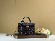 Premium Leather Crossbody Bag - Elegant Women's Designer Handbag - NM5426