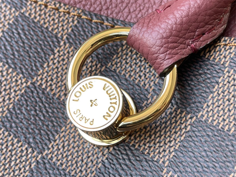  Essential handbag front view 7
