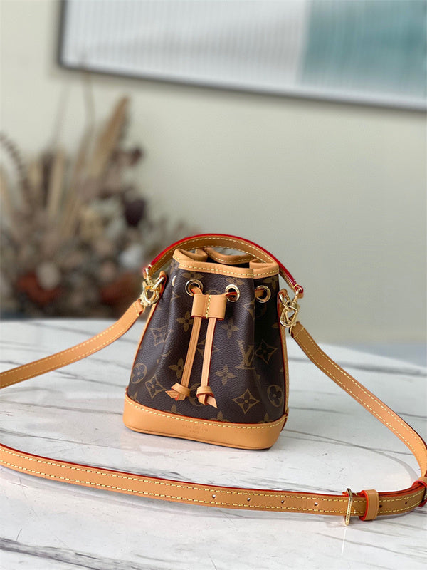 Modern structured bag front view