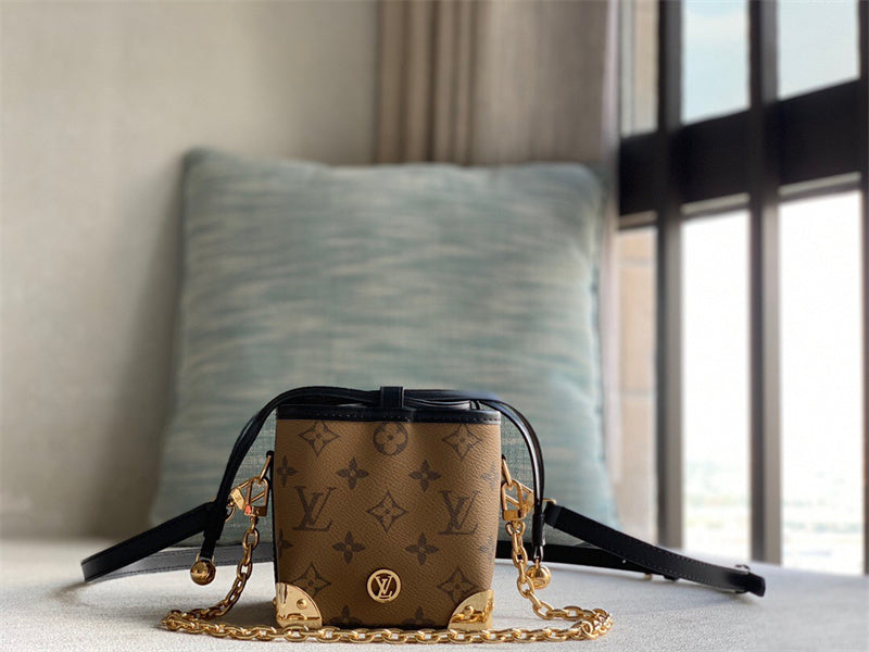  Contemporary satchel front view