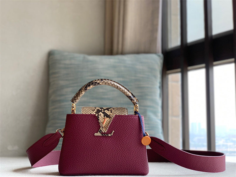 shopper bag interior and compartment view 9
