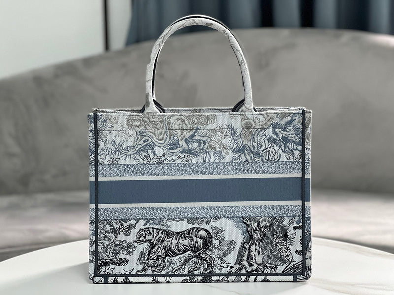 Interior view of structured chic women's handbag – women's premium purse