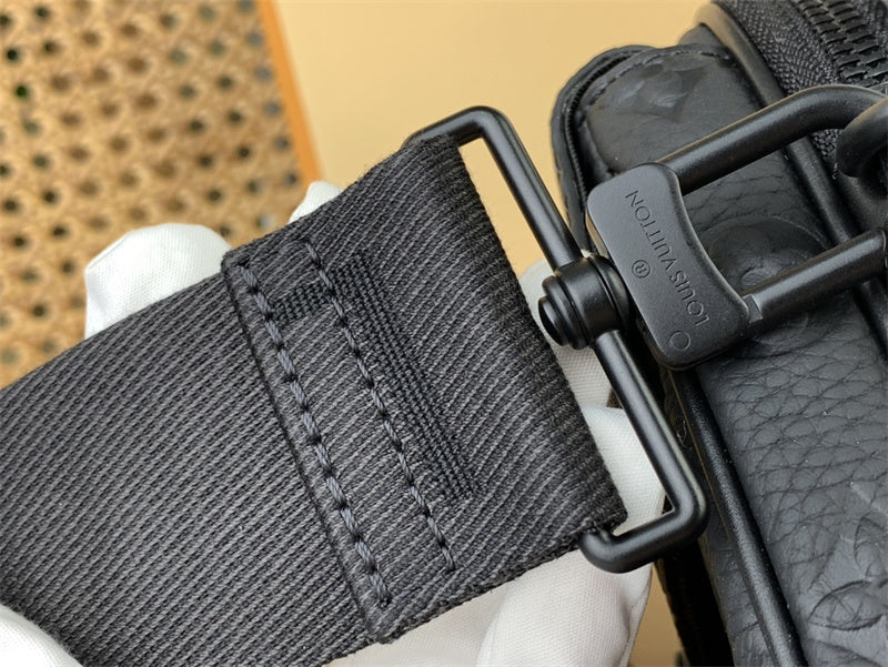  signature everyday bag styled with outfit 24