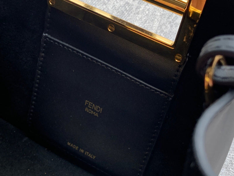 Ziva's Charm handbag – product shot (10cm*20cm*17.5cm)
