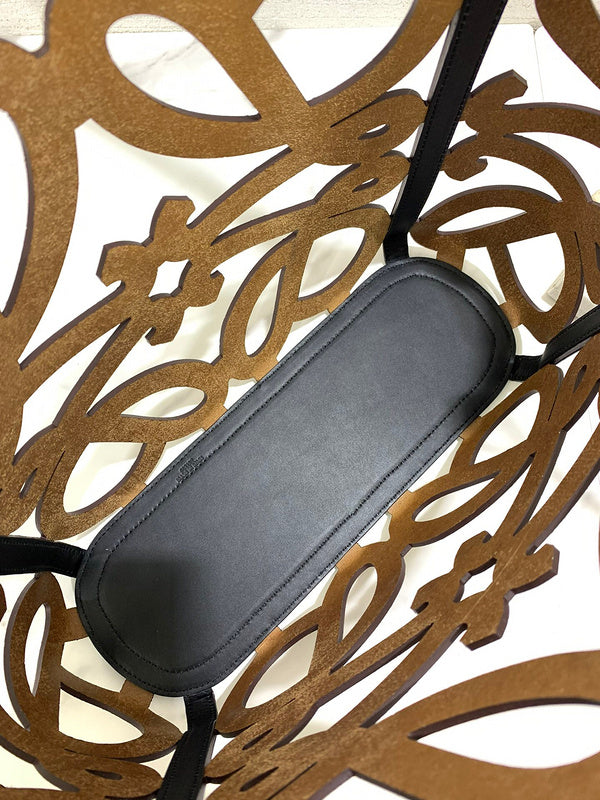 Ziva's Charm handbag – detail view (32cm*12cm*25.5cm)
