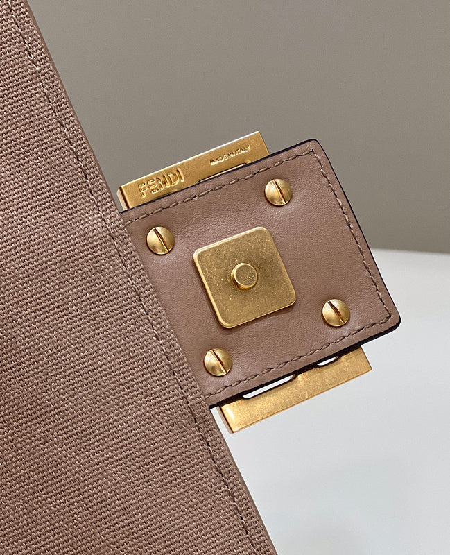 Ziva's Charm handbag – product shot (27cm*7cm*14cm)