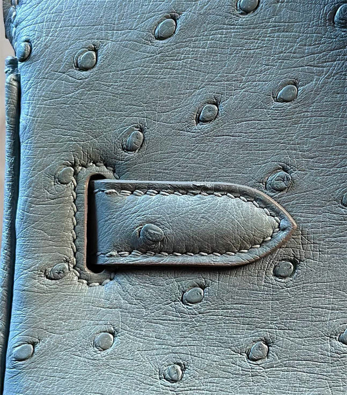  essential carryall bag detail view showing craftsmanship 8
