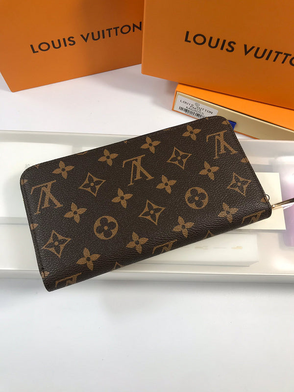 Side profile of polished everyday-luxe women's handbag – women's luxury handbag
