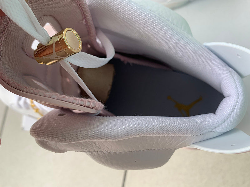 Nike Men's & Women's Luxury Low-Top Trainers — Style 177 angle view