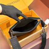  Refined shopper bag carried on shoulder