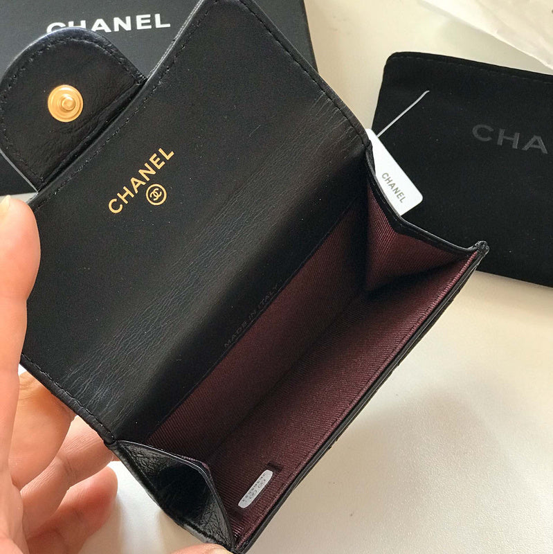 Zivas Charm Modern Minimalist Look Everyday Handbag (Contemporary Shape Language) – Detail View