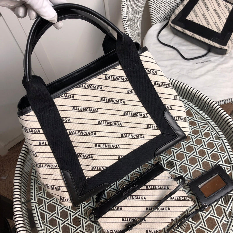 Front view of refined classic women's handbag – women's premium purse