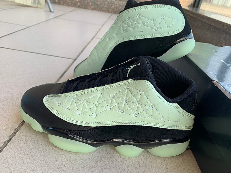 Nike Men's & Women's Designer Lifestyle Shoes — Style 224 front view