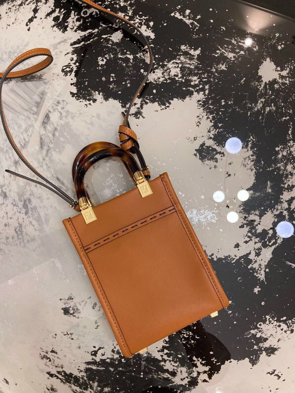 Ziva's Charm handbag – front view (13cm*6.5cm*18cm)