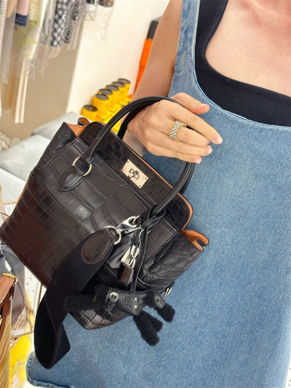  handbag interior and compartment view