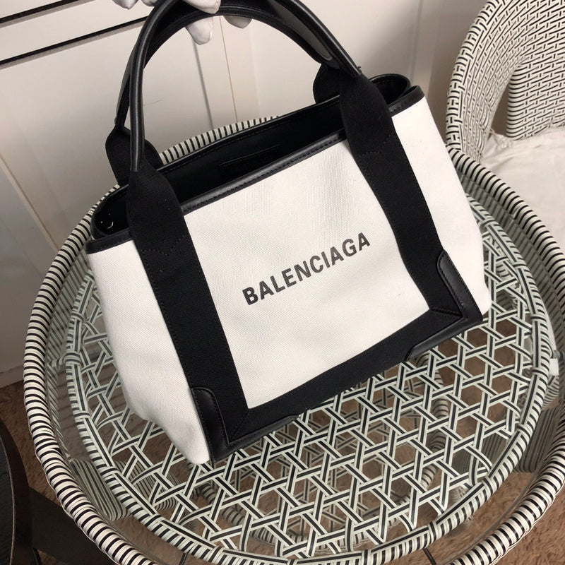 Front view of everyday-luxe statement women's handbag – women's luxury accessory