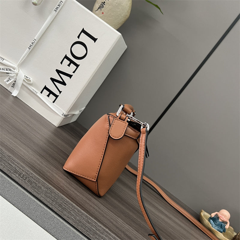 Ziva's Charm handbag – detail view (18cm*12.5cm*8cm)