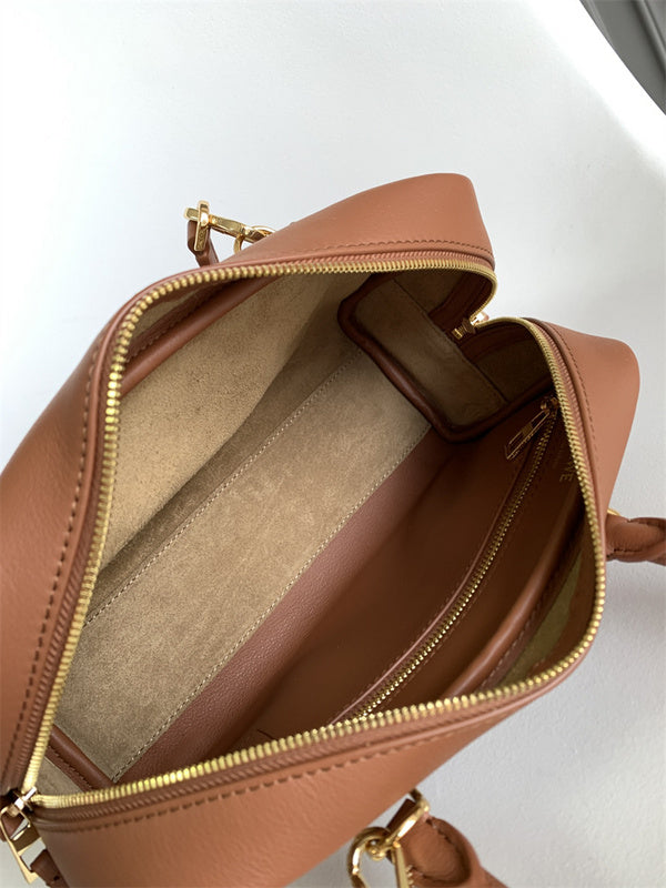  shopper bag interior and compartment view 9