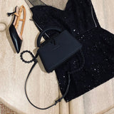  Versatile shoulder bag front view 37
