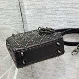 Handle and strap detail of statement everyday-luxe women's handbag – women's everyday handbag