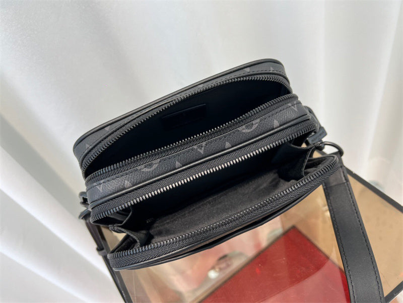  structured bag interior and compartment view
