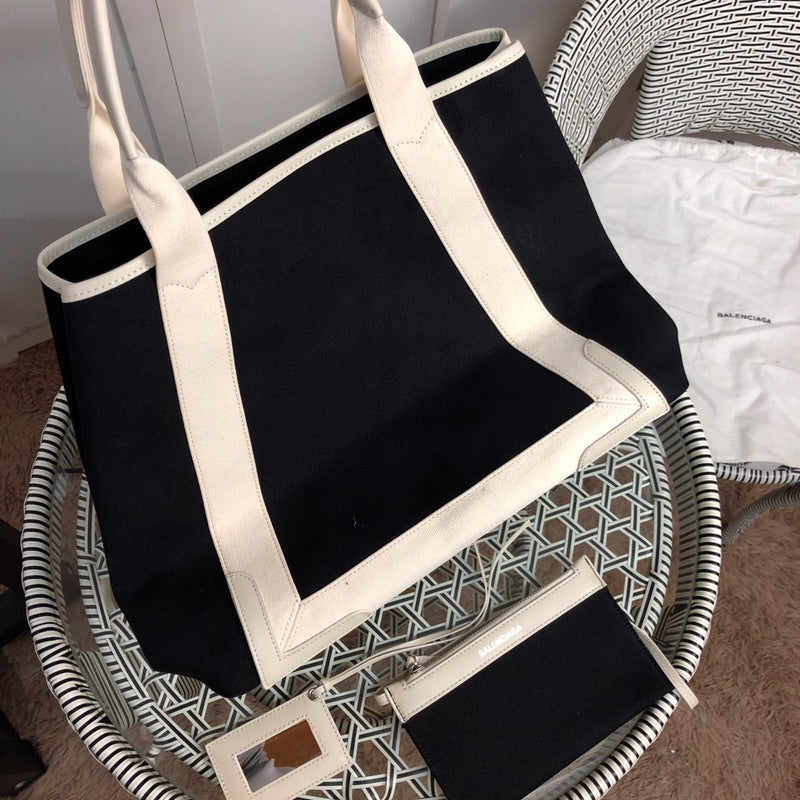 Handle and strap detail of chic everyday-luxe women's handbag – women's everyday handbag