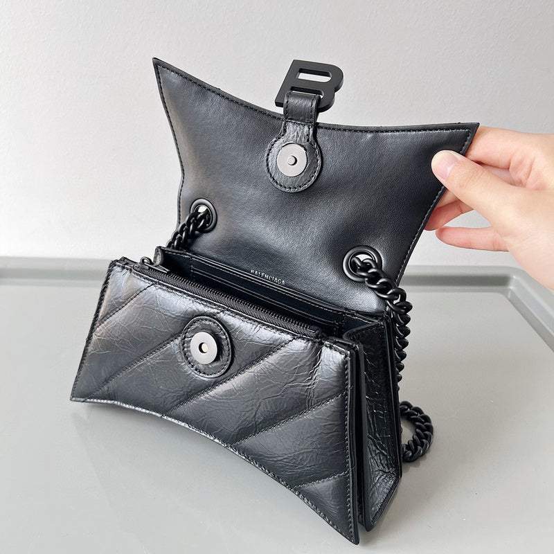Zivas Charm Effortless Sophistication Statement Handbag (Modern Wardrobe Staple) – Detail View