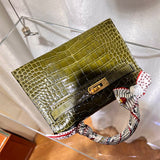  modern tote bag detail view showing craftsmanship 14